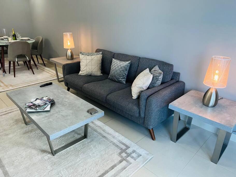 1 Bed With Sea View, Pool, Gym & Free Parking In Marina شقة دبي