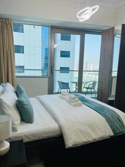 1 Bed With Sea View, Pool, Gym & Free Parking In Marina شقة دبي