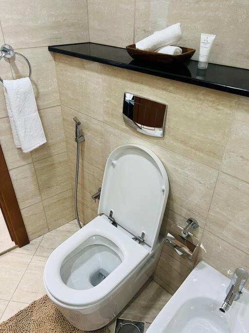 شقة 1 Bed With Sea View, Pool, Gym & Free Parking In Marina *
