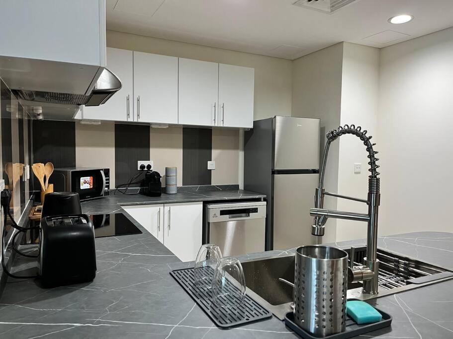 1 Bed With Sea View, Pool, Gym & Free Parking In Marina دبي