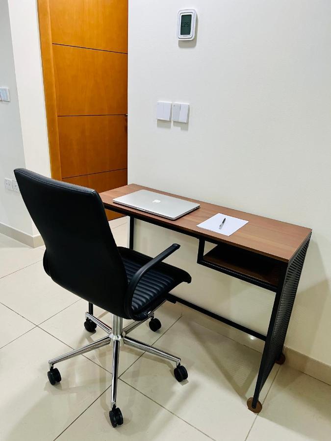Ocean Heights - Spacious 1 Bedroom With Sea View & Free Parking अपार्टमेंट *